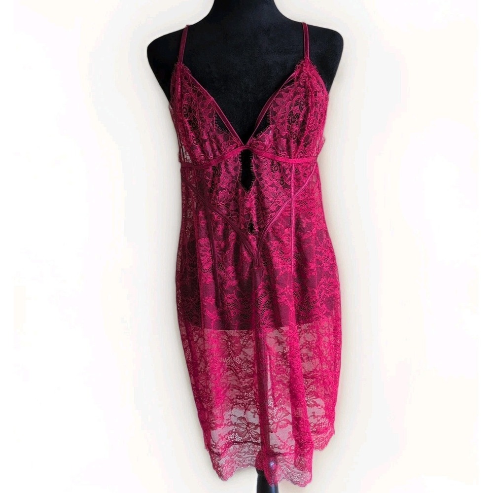 Pretty Sexy Victoria's Secret Red Lace Satin Chemise Nightgown Slip Sz Large EUC - Picture 1 of 8